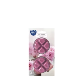 Wosk do kominka Ogród SPA wz40-2-254 Aura Home Care w dekoracyjnym opakowaniu z pastelową grafiką. Aromatyczny wosk zapachowy wypełnia wnętrze świeżym i relaksującym zapachem inspirowanym domowym SPA.
