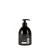 Mydło do rąk Premium 500 ml Skóra i Kardamon AHW-011-022 Aura Care przedstawione na ciemnym tle produktowym. Elegancka butelka z pompką doskonale sprawdzi się w nowoczesnej łazience lub kuchni.